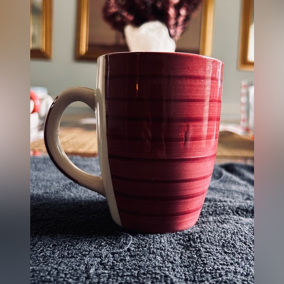 🧨Red And White Nice Coffee Mig (Great Condition)(SEND ANY OFFER OF $7 OR MORE‼️) - Picture 2 of 4